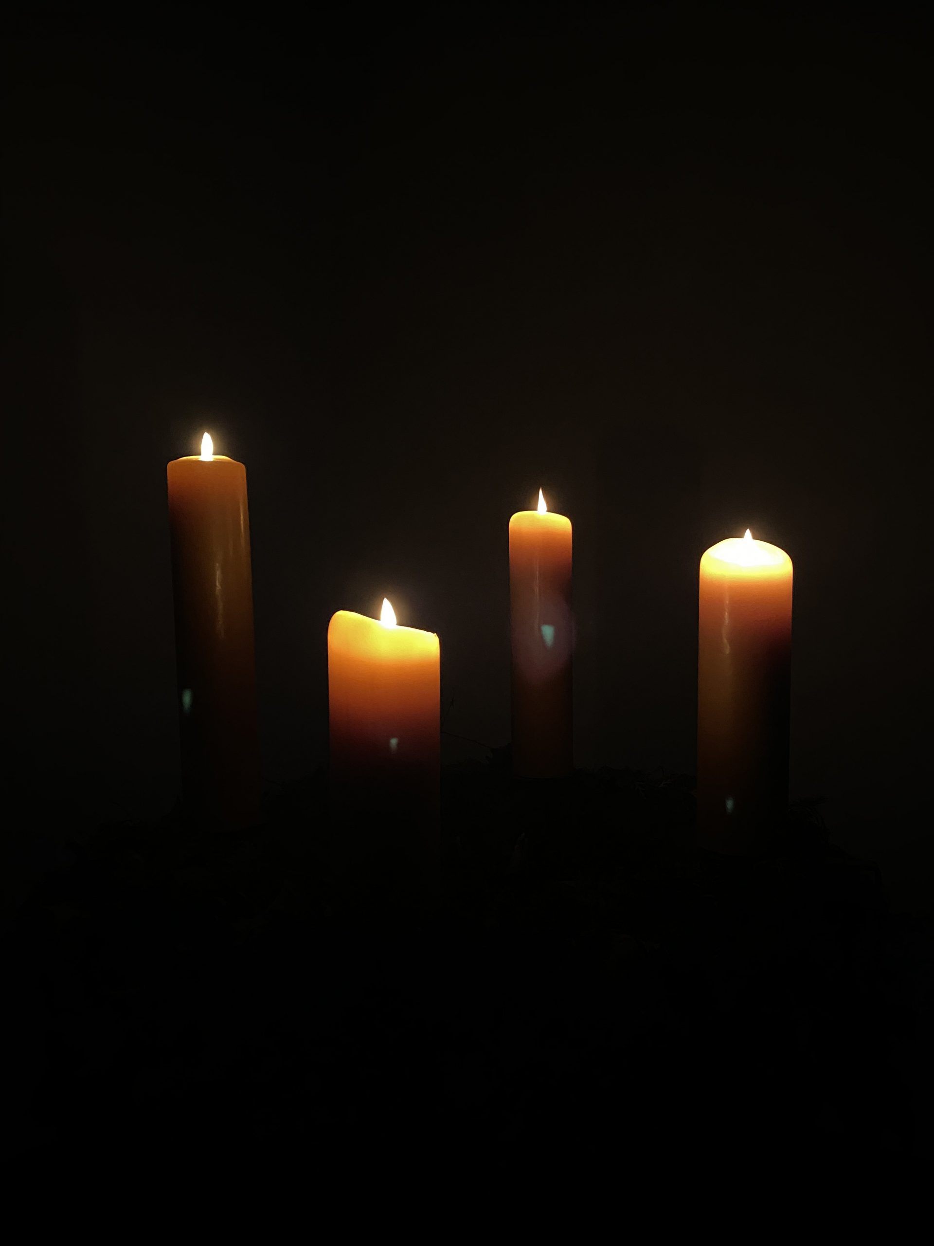 Die vierte Kerze brennt am Adventskranz