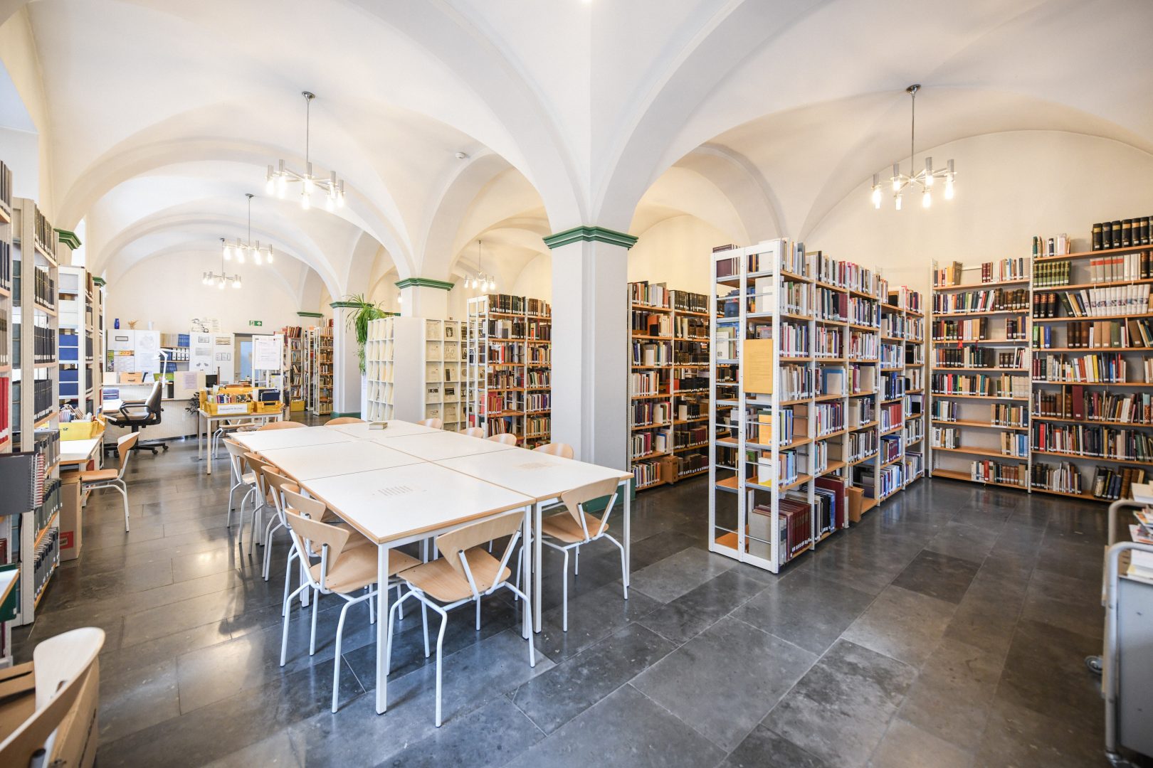 Blick in die Spezialbibliothek des Deutschen Liturgischen Instituts