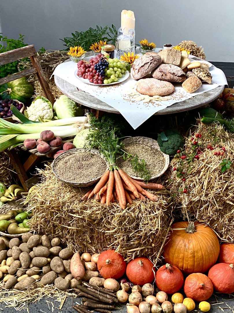 Fuelle an Erntegaben an Erntedank