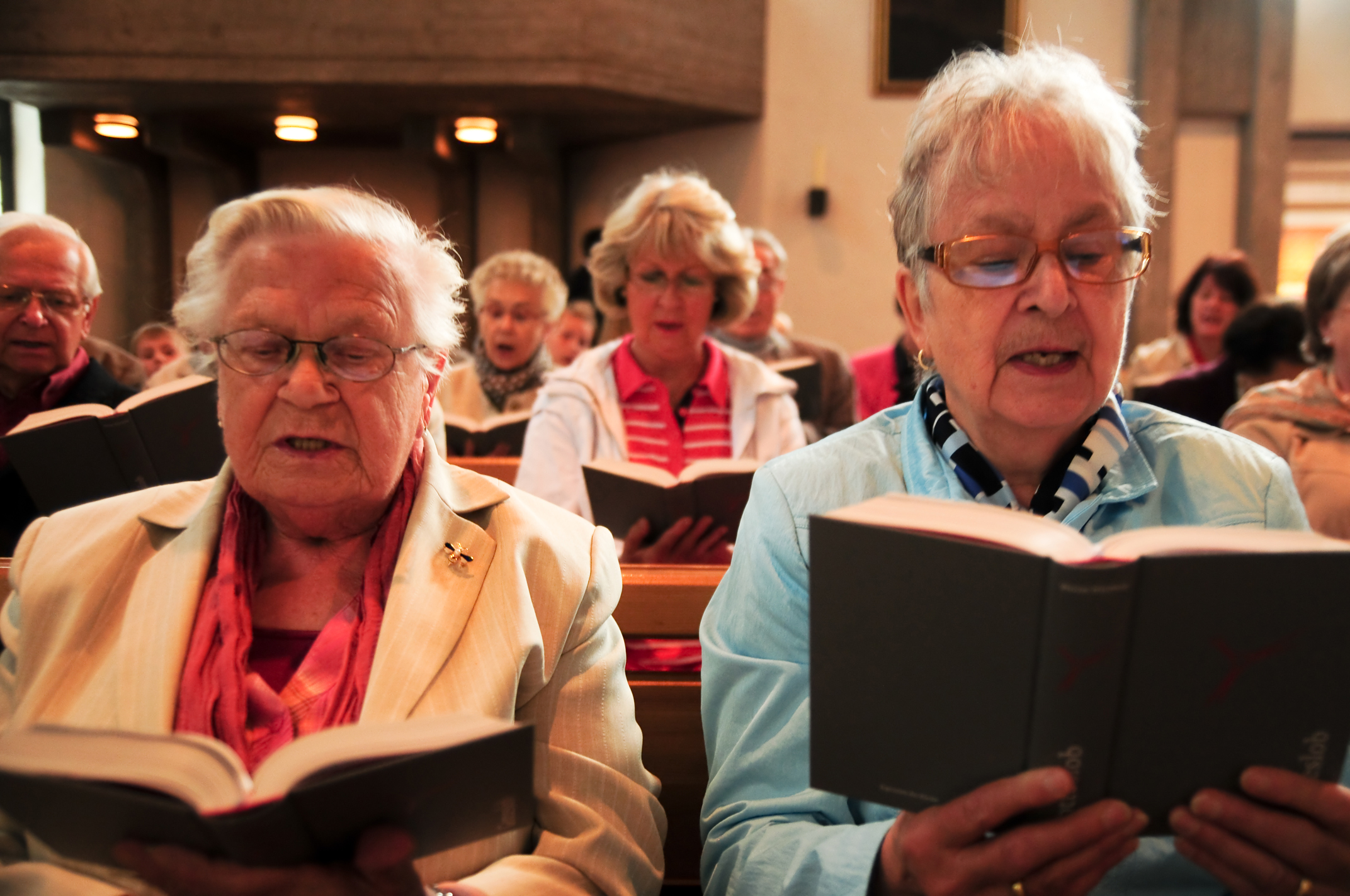 Die Gemeinde singt Gottesdienst aus dem Gotteslob