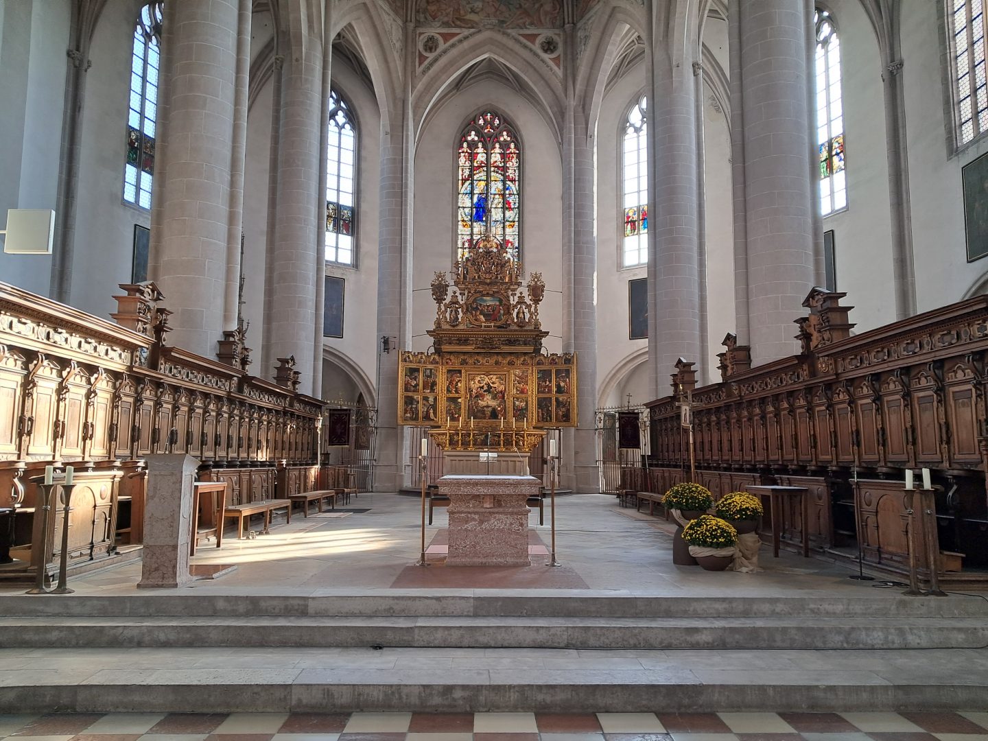 Blick in den Altarraum des Münsters zu Ingolstadt